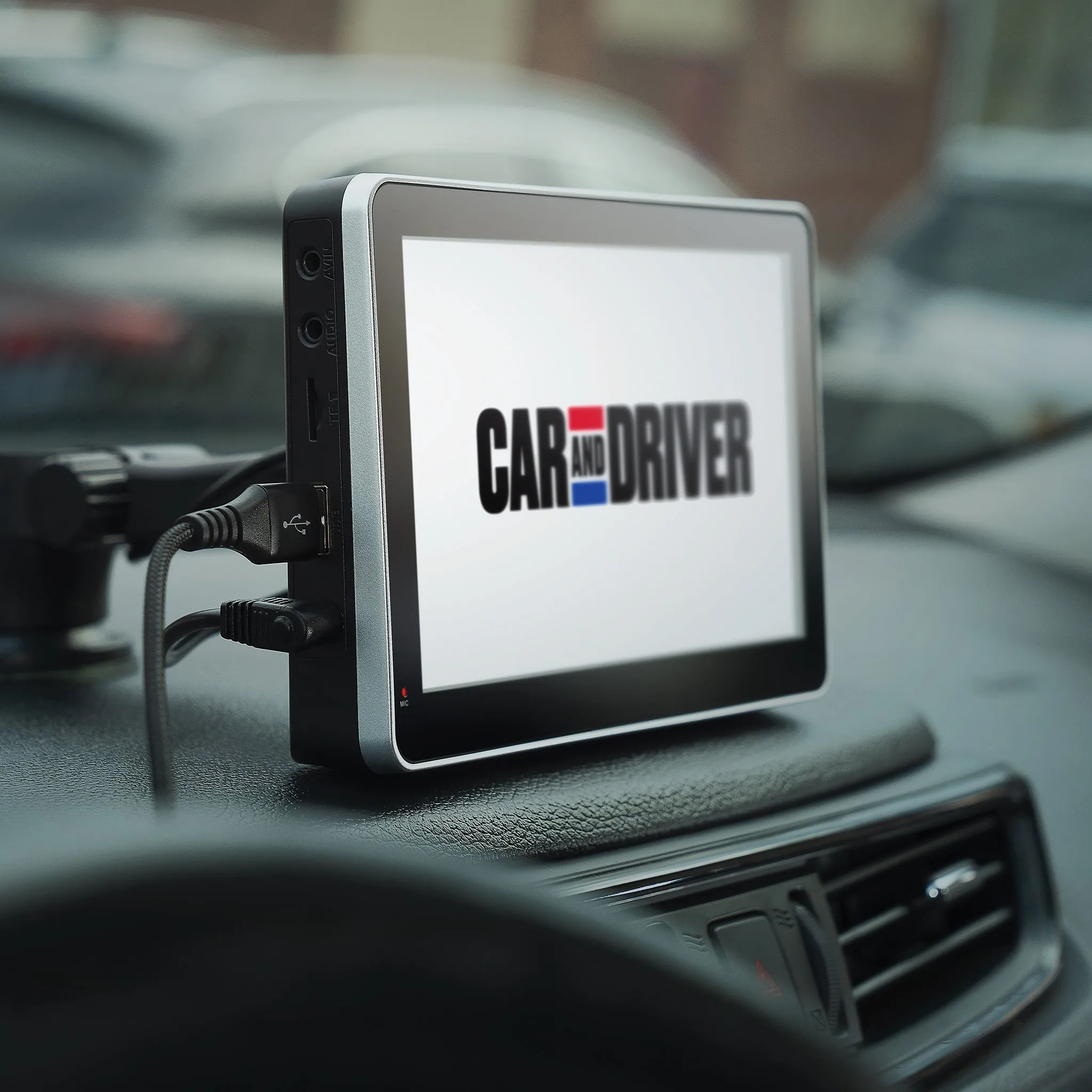 REFURBISHED - INTELLIDASH®   DASHBOARD MOUNTED SMART DISPLAY - CAR AND DRIVER DU900RB